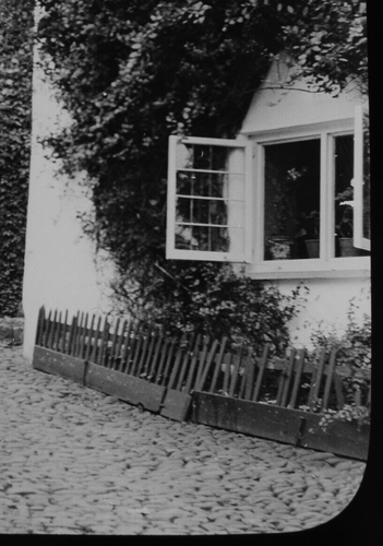 COTTAGE AT CLOVELLY DEVON C1910 Magic Lantern Slide PHOTOGRAPH - Picture 4 of 5