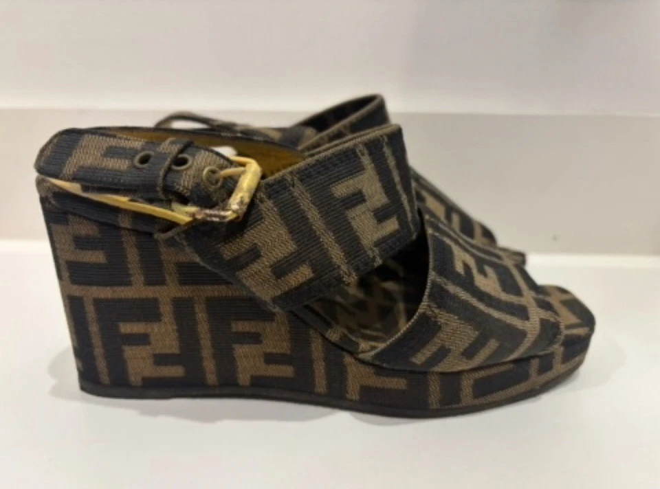 Auténticas cuñas Fendi vintage auténticas Foto 2 de 3