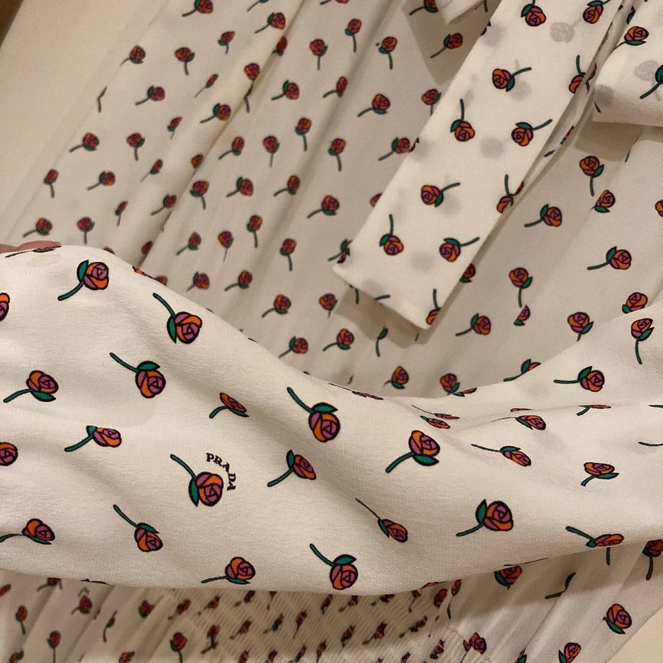 VESTIDO USADO PRADA ESTAMPADO FLORAL CON ROSAS Y CINTA DE SEDA ACEPTABLE Foto 3 de 4