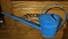 Ancien arrosoir 1L50 en zinc peint à long bec . 80's . 46,5cm . Jardin , Plantes