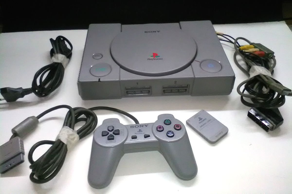 Sony PlayStation 1 SCPH-7502 PAL with cables controller plus