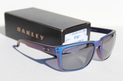 OAKLEY Holbrook XL POLARIZED Sunglasses Cyan/Blue Colorshift/Black