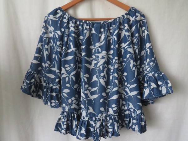 The 1964 Denim Compnay Sz 10 Womens Top Off the Shoulder Flutter Sleeves & Hem