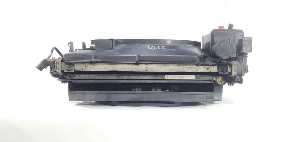 2001 2002 2003 20004 BMW X5 OEM Radiator Complete Cooling 3.0L - Image 4 of 4