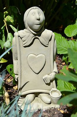 Herz Trump Alice im Wunderland Stein Gartenornament