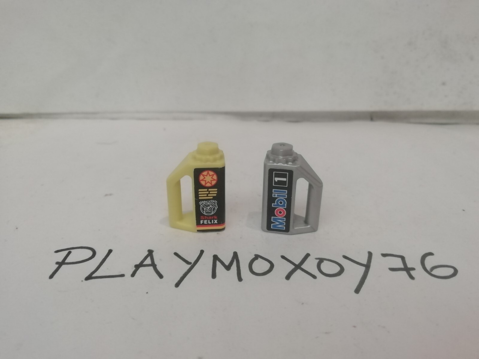 PLAYMOBIL. TIENDA PLAYMOXOY76. LOTE 2 GARRAFAS ACEITE MOTOR COCHE TALLER GARAGE.