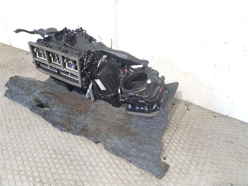 2012-2019 991 PORSCHE 911 HEATER BLOWER HOUSING 99157301113 - Image 4 of 4