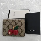 Étui à cartes Gucci GG Supreme avec cerises beige