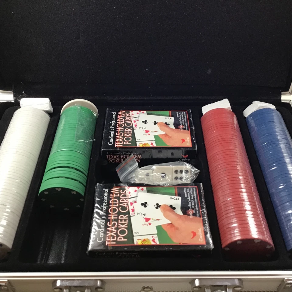 Cardinal's Texas Hold 'Em Tournament Poker Set Aluminium Carry Case Card Game 🃏 - Image 2 of 4