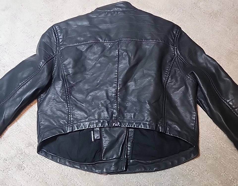 Jaqueta de couro sintético marca somente membros, motoqueiro tamanho M assimétrica - Imagem 4 de 4