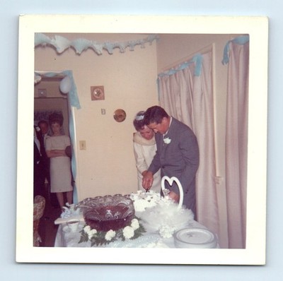 Old Vintage Square Color Photo BRIDE GROOM CUTTING WEDDING CAKE TOPPER PIC