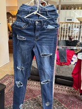LOT OF 3 WOMEN’s BOTTOMS- MIAMI REFUGE 5, OLD NAVY SHORTS 6, & HH JEANS 7 w/ship