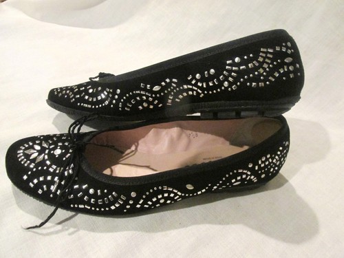Paul Mayer Attitudes Flats 7.5B Cozy Banjo Black Suede Silver Studding Overall - Bild 2 von 8
