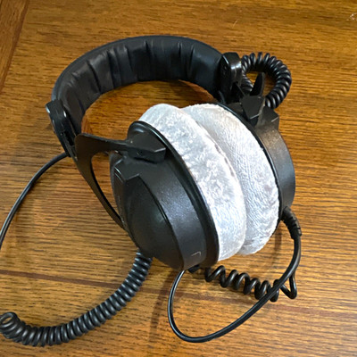 beyerdynamic DT 770 PRO 250 Ohm Closed-Back Wired 3.5mm Coiled Wire