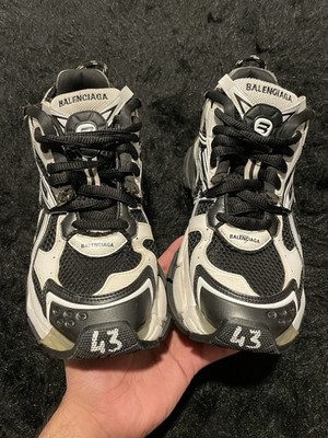 Size 10 - Balenciaga Runner Sneaker Black White for sale  display picture 2