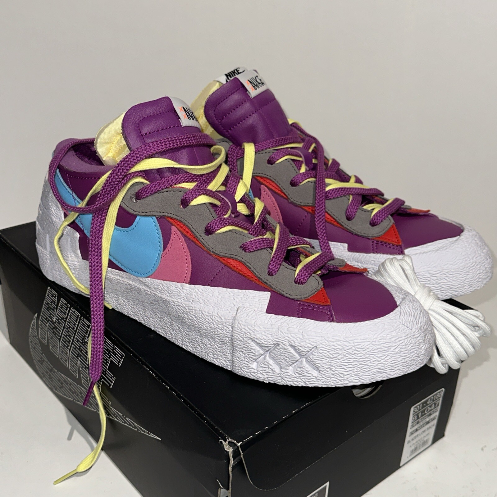 SACAI X NIKE Nike Blazer Low x KAWS x sacai Viola Crepuscolo 2021 Taglia UK 12 US 13 EUR 47 5 Nuovo