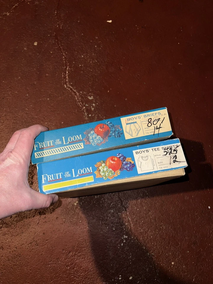 LOTE VINTAGE de 2 CAJAS DE ROPA INTERIOR PARA NIÑOS FRUIT OF THE LOOM PAQUETES PUBLICIDAD Foto 2 de 2