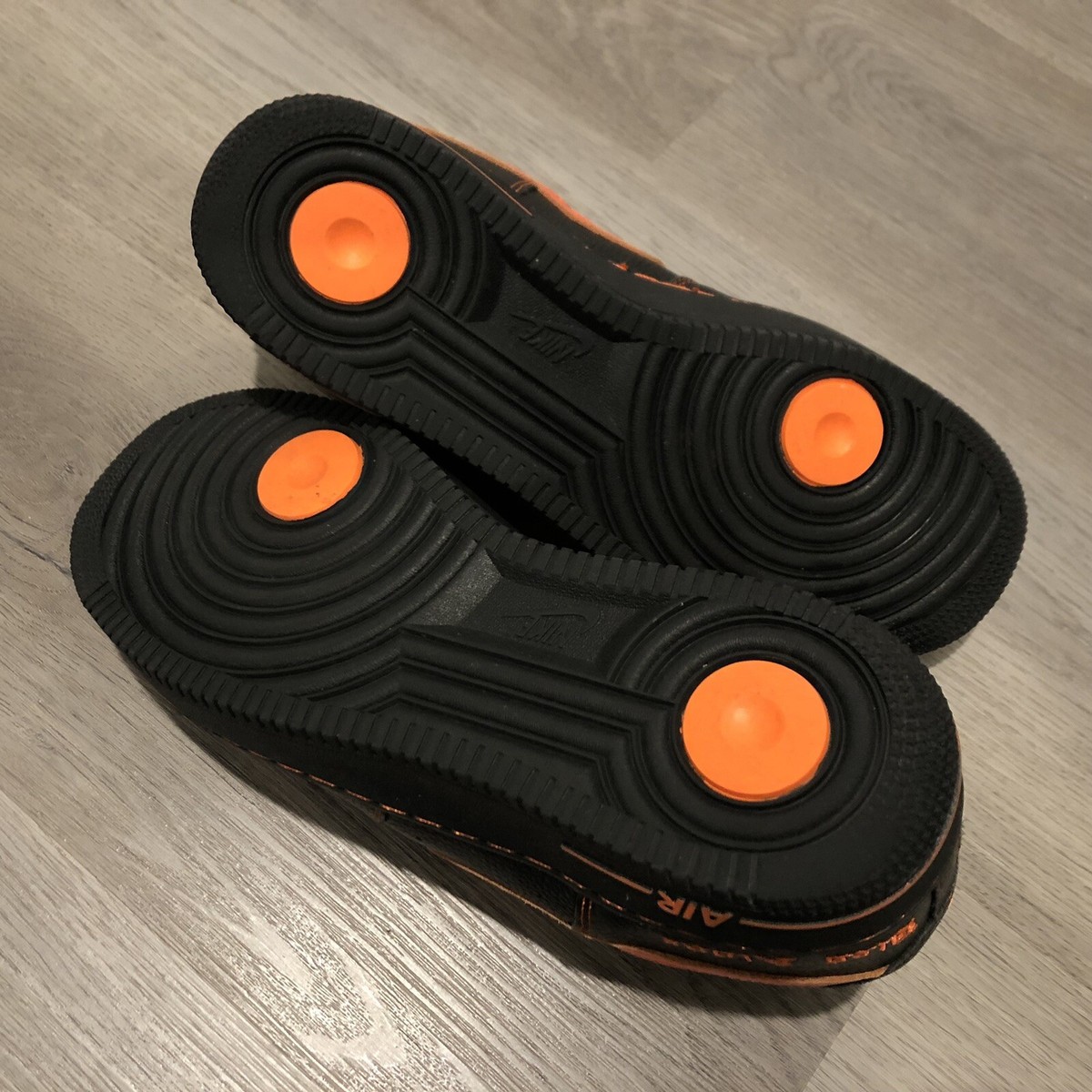 nike air force 1 low vlone stores