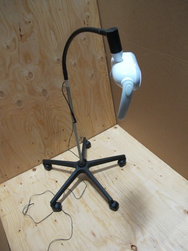Safari LED Light with Sensor Mobile Portable Dental Veterinary Lab Cosmetology - Picture 6 of 12