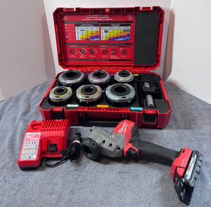 Milwaukee 2937-21 M18 FUEL 18V Covered Cable Stripper Kit Adjustable Bushings