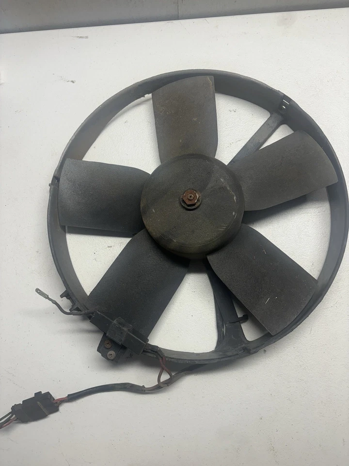 Ventilador auxiliar eléctrico OEM BMW E28 82-88 528E 533I 535i Foto 3 de 4