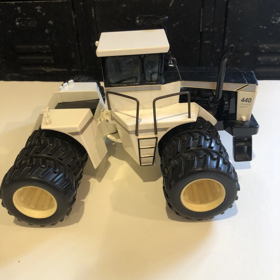 Vintage Ertl Big Bud 440 Power Shift 1/32 Scale Tractor Metal Model - Image 3 of 4