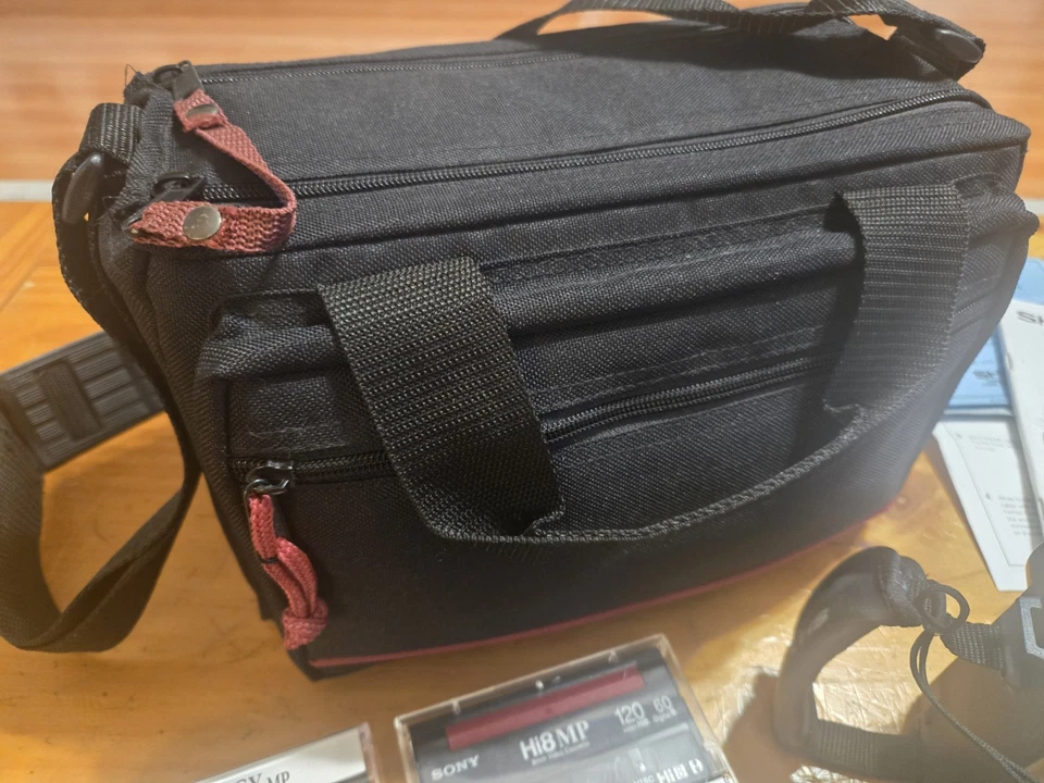 Sharp ViewCam VL-A45U Hi8 Camcorder 400x Zoom With Bag and Accessories - Image 3 of 4