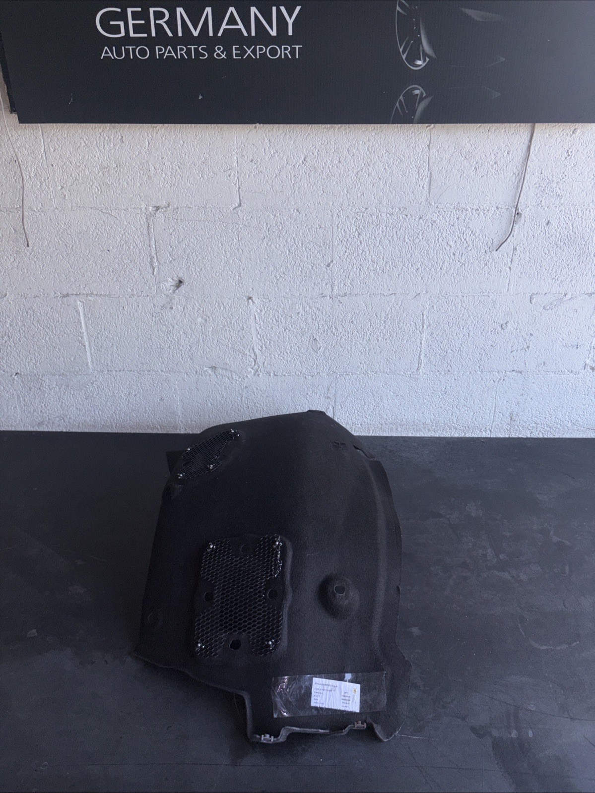 Ferrari 812 Superfast Front Right Wheelhouse P/N 088064400