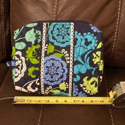 Disney Vera Bradley Where’s Mickey? Large cosmetic toiletries travel bag WDW NEW - Picture 5 of 5