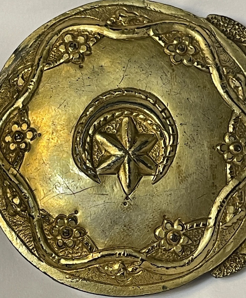 Antique 1800s Hammered Metal Gold Tone Belt Buckle Sash Art  display picture 1
