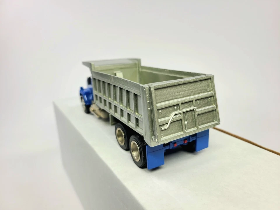 Camión de volteo Mack Superliner 6x4 - azul - modelo diecast ASAM Smith escala 1:48 Foto 4 de 4