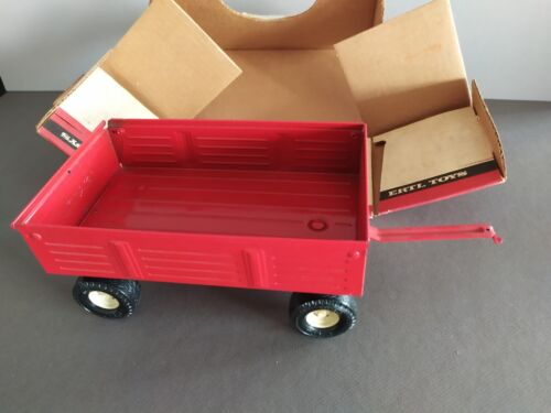 ERTL TOYS INTER. FERME BARGE WAGON IH 1/16 Ref 493 Made in USA vintage Britains - Imagen 4 de 10