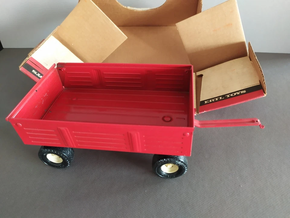 ERTL TOYS INTER. FERME BARGE WAGON IH 1/16 Ref 493 Made in USA vintage Britains - Photo 4/4