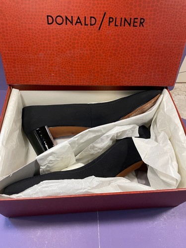 Donald J Pliner Black Corin 2.25” Block Heel Pump Size 8.5 Black EUC in BOX