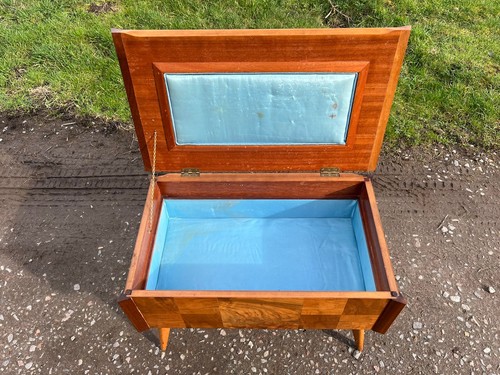 Retro Sewing Box / Work Box / Side - Coffee Table - Picture 6 of 13