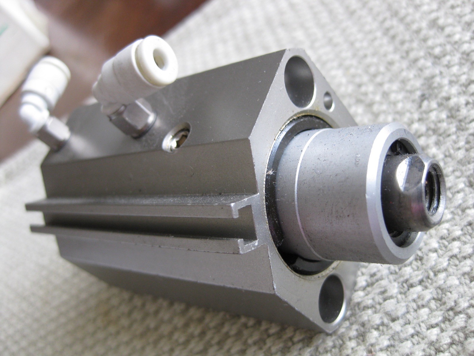 SMC MKB2510R Rotary Clamp Air Cylinder Japan Quick Push to Connect