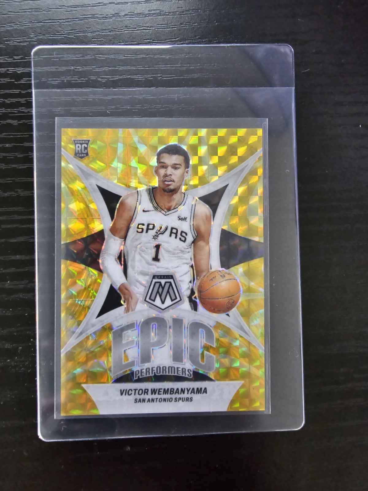 2023-24 Mosaic Victor Wembanyama Epic Performers RC Reactive Yellow #/99 