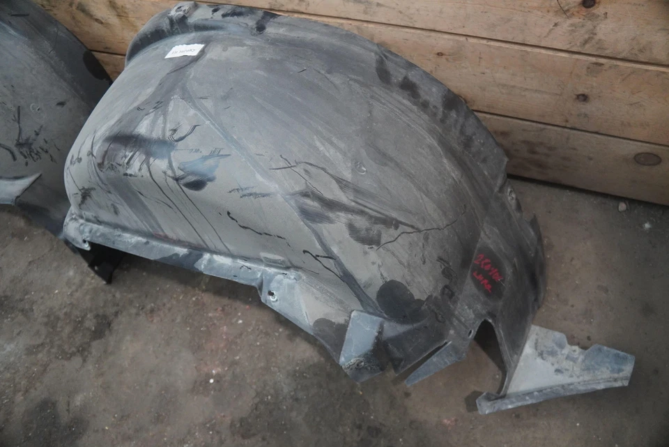 Juego 2 ruedas guardabarros interiores traseras pozo 10424682 Chevrolet Corvette C5 2003 Foto 3 de 4