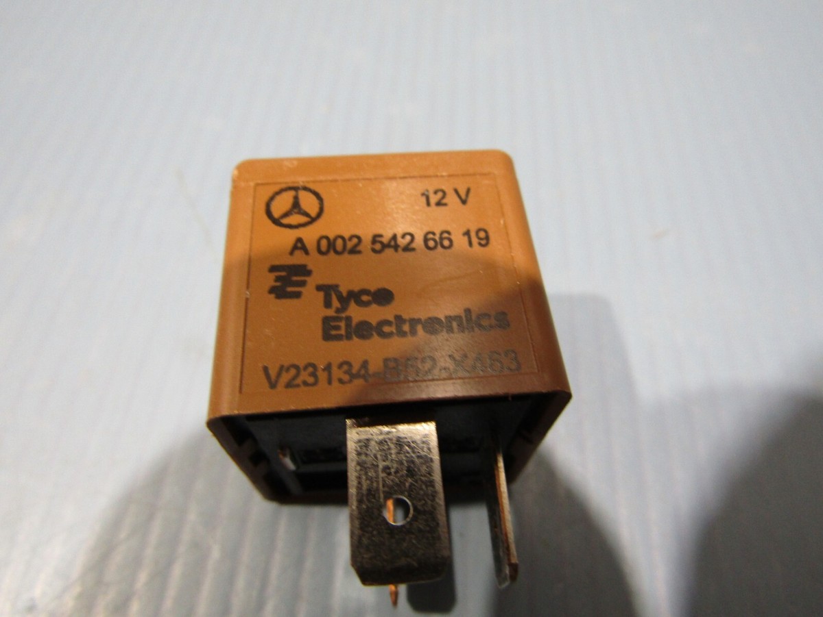 Mercedes S Class W220 W221 SL R230 Fuel Pump Relay Genuine 