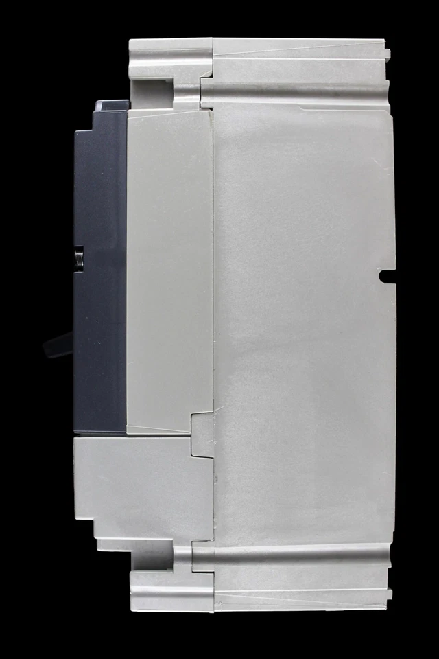 MERLIN GERIN 40 AMP 25kA TRIPLE POLE MCCB NS100N TM40D - Image 2 of 4