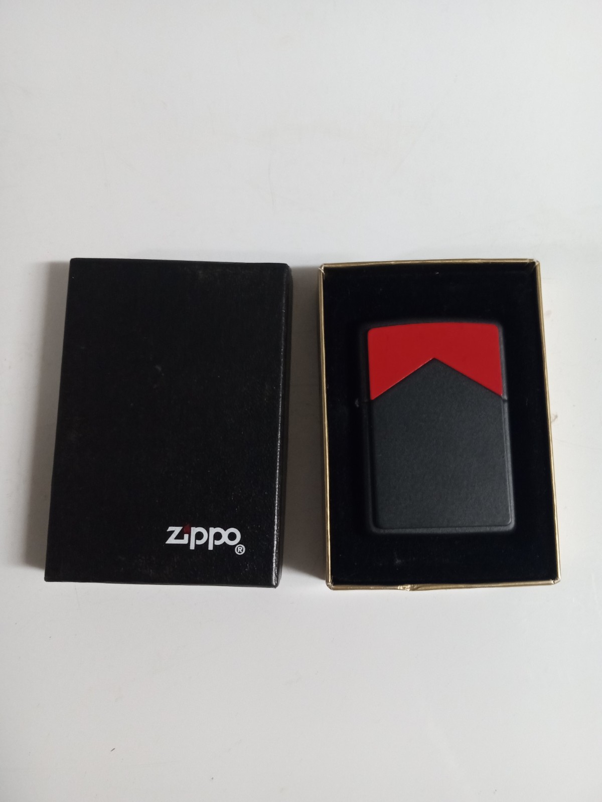 Zippo 1996 Marlboro Red Roof UNFIRED IN BOX