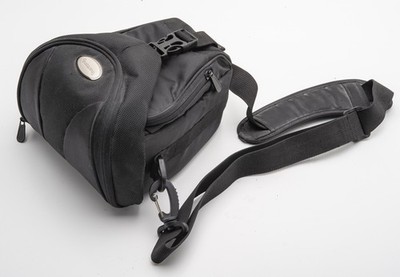 Mantona Camera Bag V-shaped in Black Universal