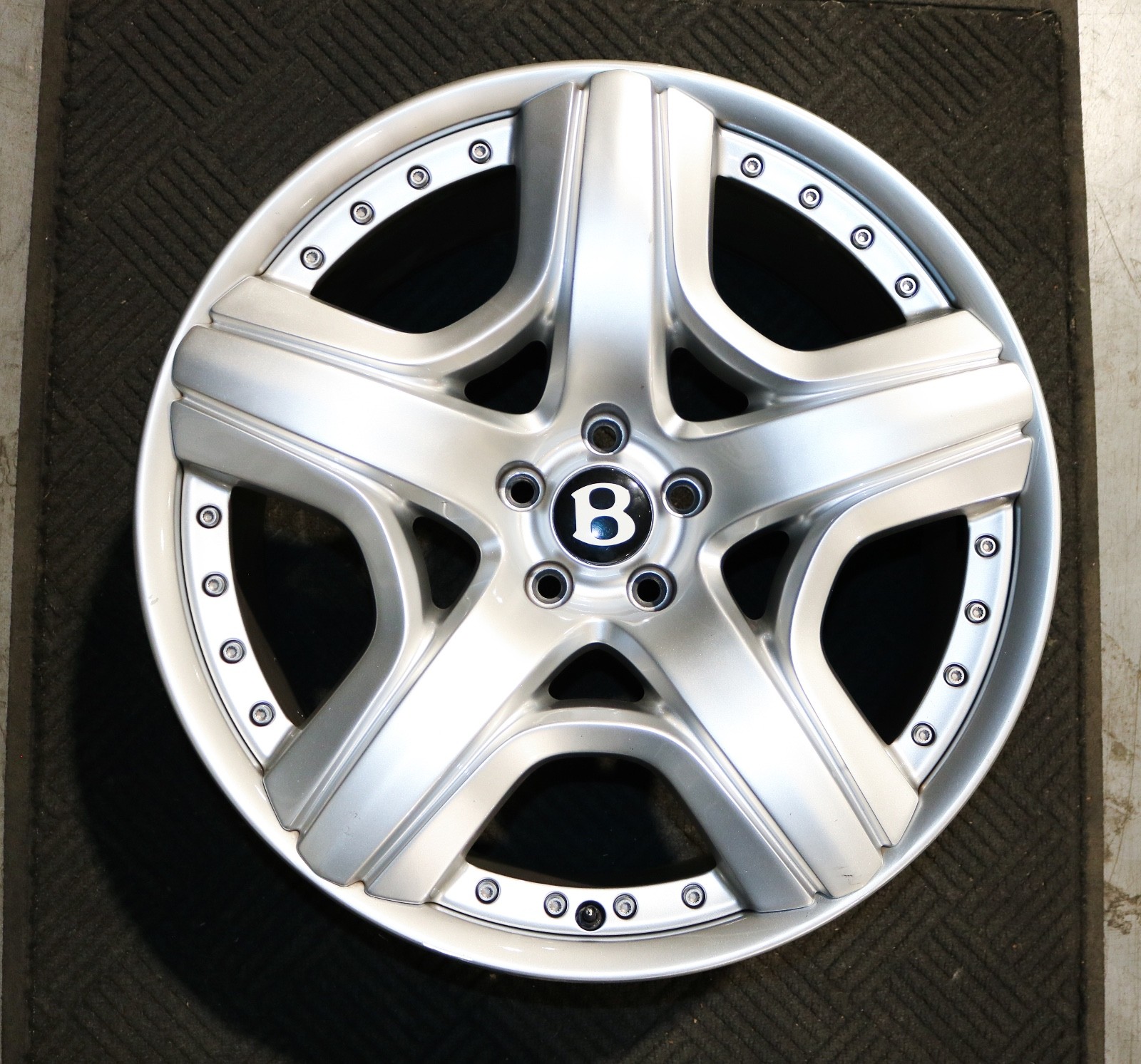 3W0601025DA  BENTLEY CONTINENTAL FLYING SPUR 2006-2019 9.5 X 21 21" WHEEL RIM