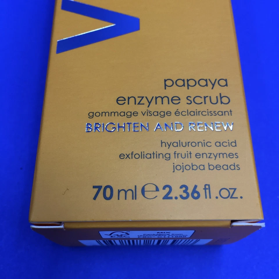 Exfoliante enzimático de papaya Rodial Vit C iluminar y renovar 2,36 oz Foto 3 de 4