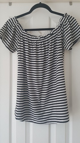 Black And White Bardot Top ....size 12....peacocks