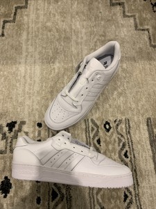 adidas originals rivalry low trainers in triple white