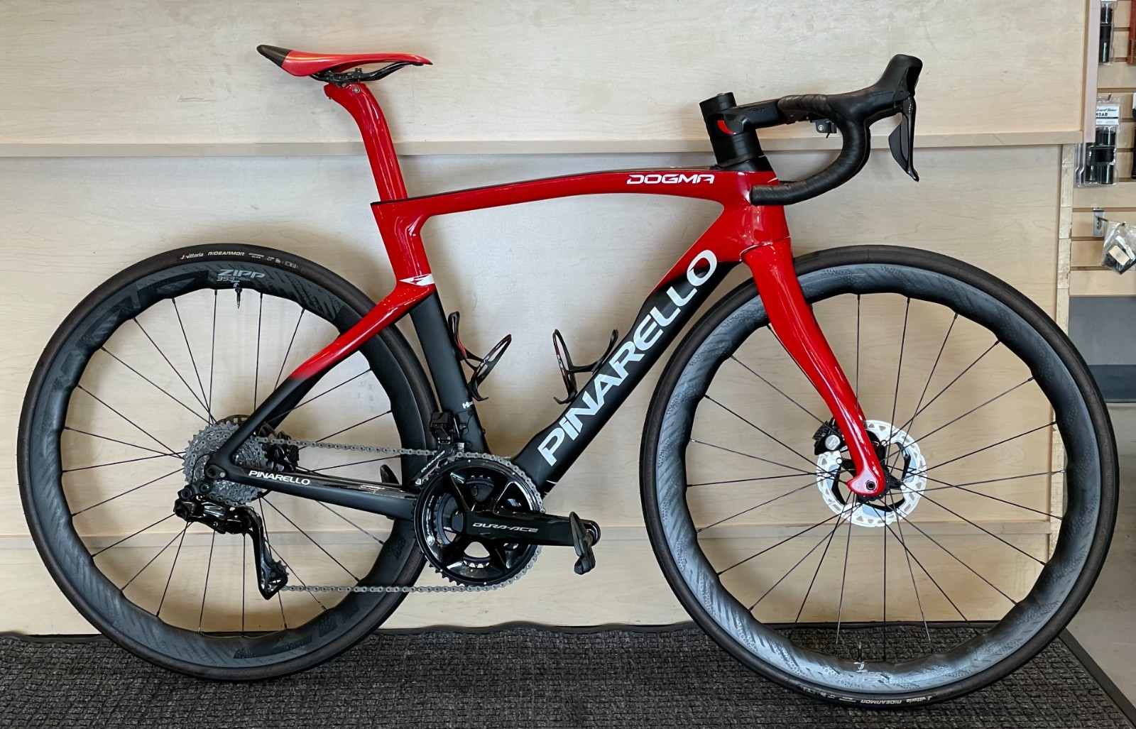 2024 Pinarello Dogma F Dura Ace Zipp 353 53cm Red & Black full carbon fiber