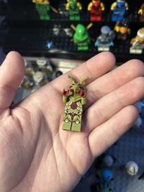 Lego 70708 70709 - Space Galaxy Squad Hive Crawler Mantizoid Minifig - 2013 Mint