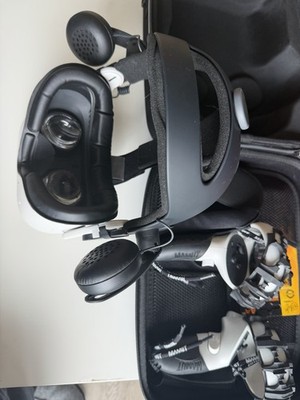 Oculus Quest 2 Standalone VR Headset, White, w/ 2 Controllers & Carrying Case
