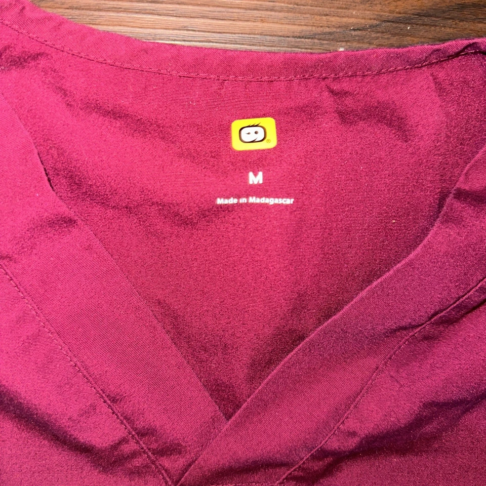 Blusa Médica Para Mujer Marrón Mediana Granate WonderWink Foto 2 de 4